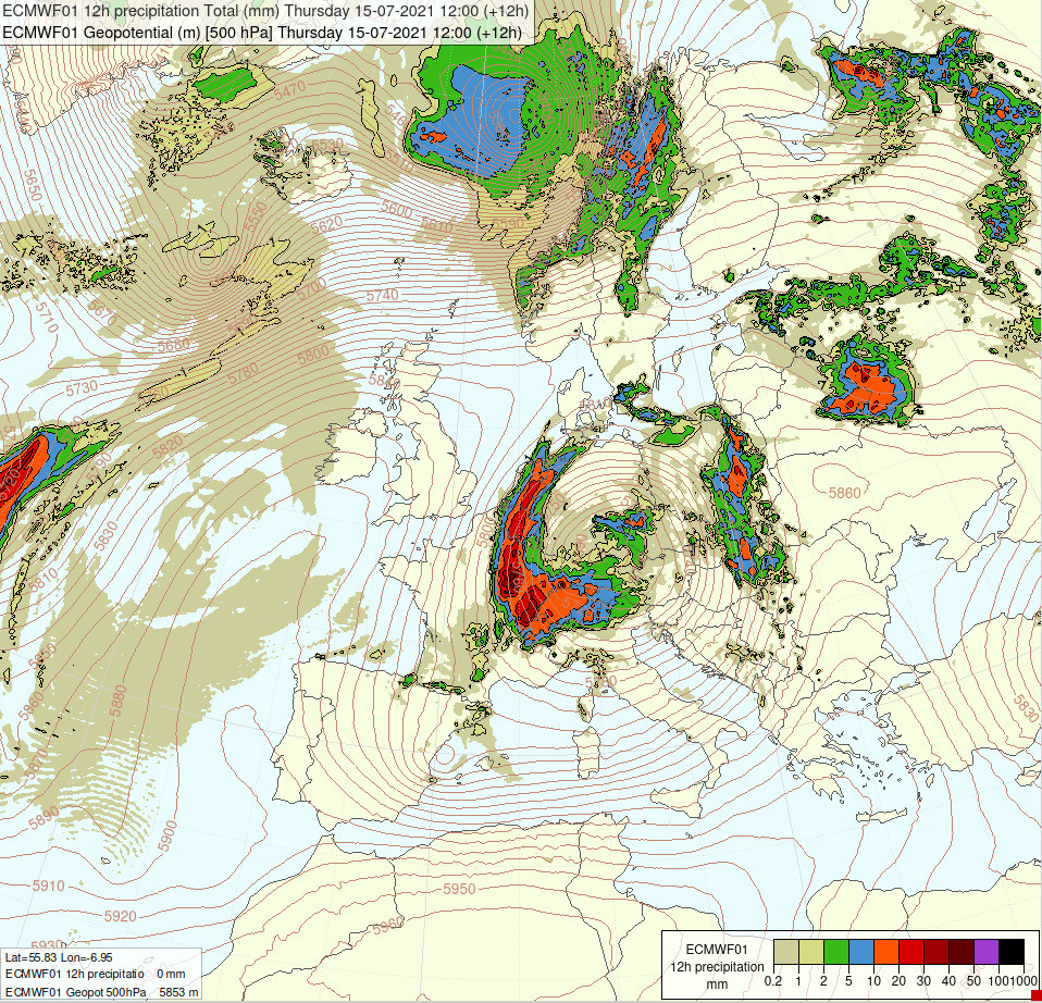 Kaart met de hoogtedepressie in het midden van Zuid-Duitsland op donderdag 15 juli om 14.00 uur, met het bijbehorende neerslagveld (ECMWF-modelvoorspellingen). De zeer actieve regenachtige storing die rond de depressie circuleert, wordt benadrukt door aanzienlijke neerslagtotalen boven Noordwest-Duitsland, Nederland, België en Noordoost-Frankrijk.