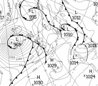 Een klassiek frontensysteem is gekoppeld aan een diepe depressiekern ten zuidwesten van IJsland. Ier
