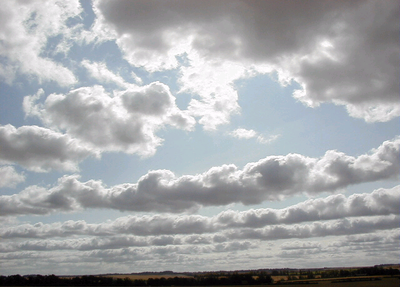 Les cumulus résultent de la convection. Lorsqu’il y a beaucoup de vent, ces nuages peuvent s’al