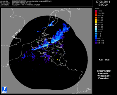 Une ligne étroite mais assez forte, avec des averses de pluie, s’étire depuis le nord-ouest à t