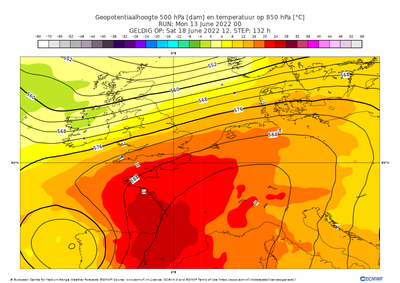 Figuur 1: een hoogtewig ligt boven het oosten van Spanje tot Frankrijk en Duitsland. Aan de westflank van de wigas wordt erg warme lucht naar West-Europa gevoerd. Op het 850 hPa drukvlak (zo’n 1500 m hoogte) stijgen de temperaturen op zaterdag 12 u. UTC naar zo’n 24°C in het zuidwesten van Frankrijk. Ook bij ons zijn liggen de temperaturen op die hoogte erg hoog, tot zo’n 20°C.