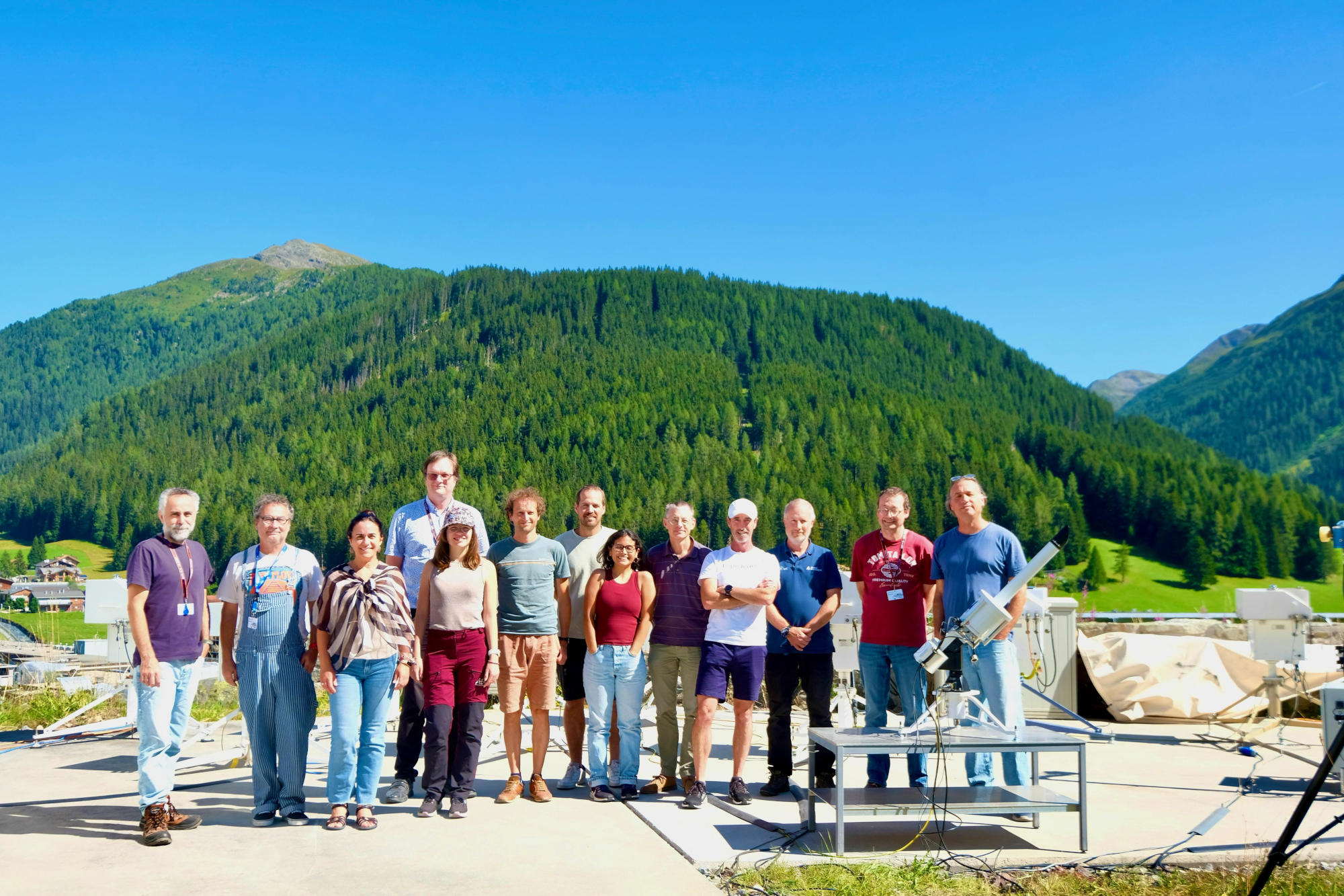 Photo de groupe des participants, avec Andy Delcloo (au deuxième rang) et Alexander Mangold (deuxième partant de la droite).